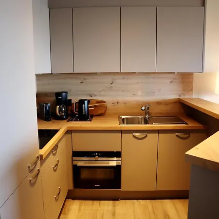 In Near The Apartman